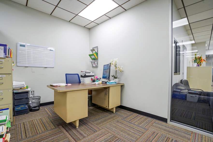 More Photos Of 283 N Broad St, Elizabeth Freestanding For Lease