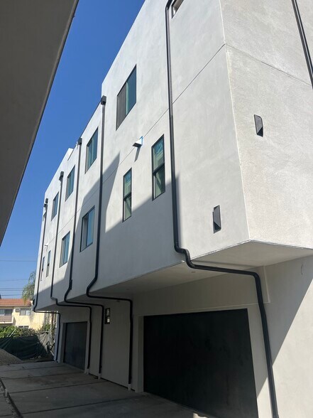 More Photos Of 13694 Erwin St, Van Nuys Apartments For Lease