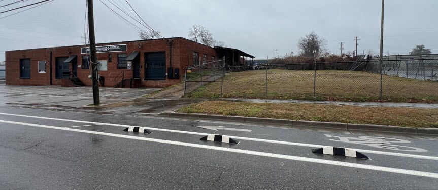 More Photos Of 1401 McCalla Ave, Knoxville Distribution For Lease