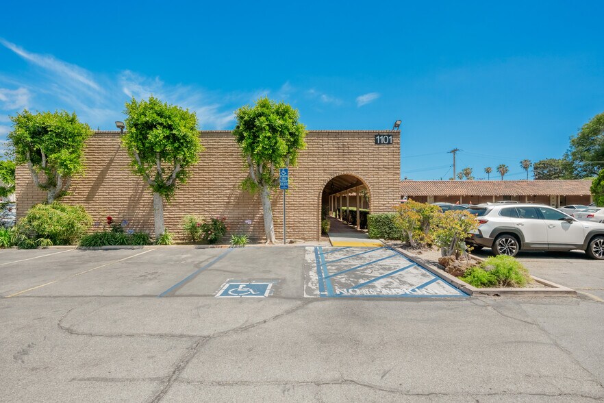 More Photos Of 13362 Newport Ave, Tustin Unknown For Lease