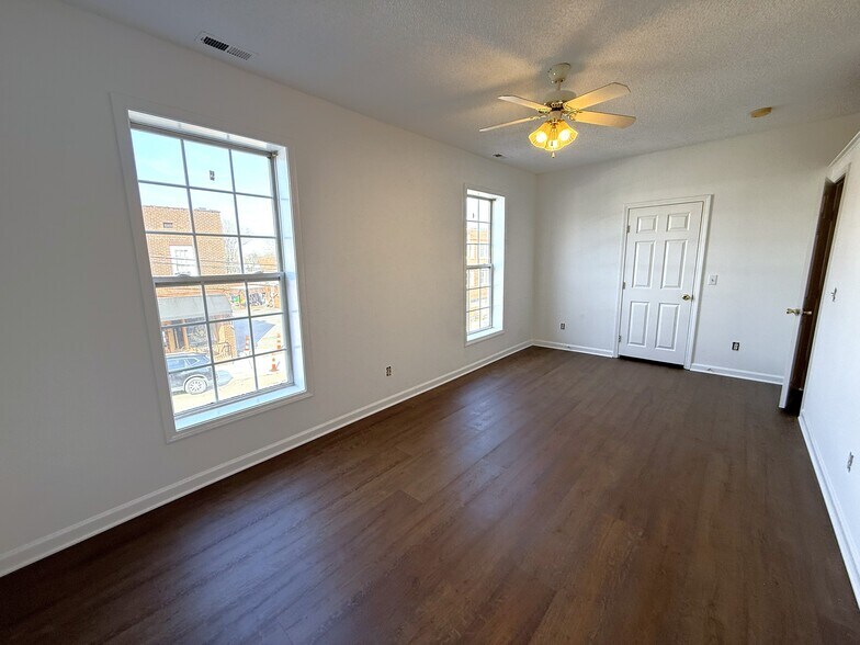 More Photos Of 207 W Main St, Mayodan Storefront Retail Residential For Sale