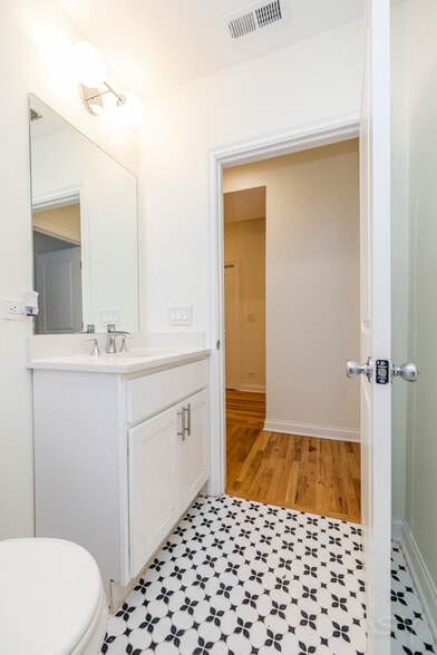 More Photos Of 6711 S Paxton Ave, Chicago Multifamily For Sale