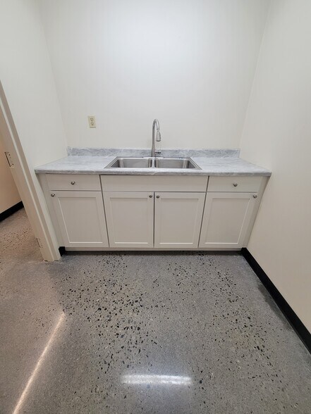 More Photos Of 2726-2708 Lee Hwy, Troutville Freestanding For Lease