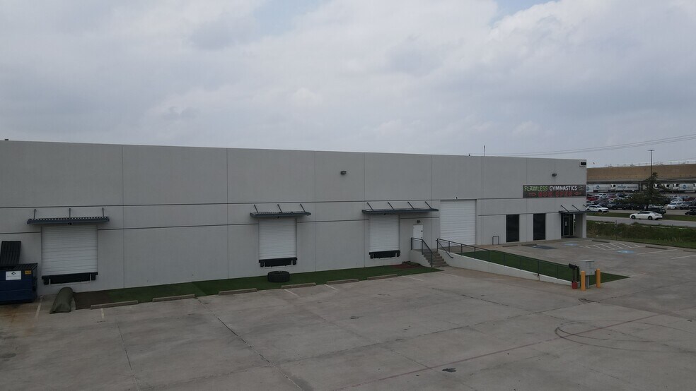 More Photos Of 5650 Kroger Dr, Keller General Retail For Lease