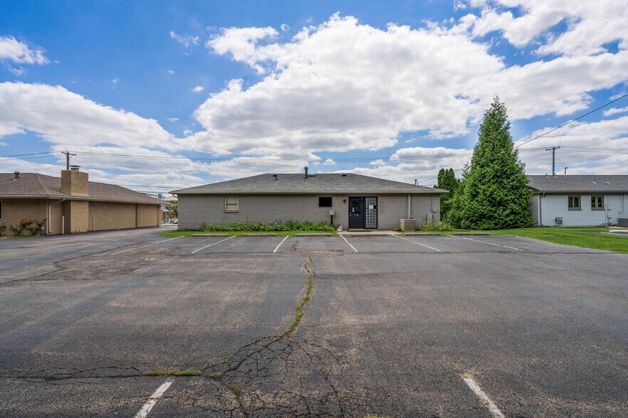 More Photos Of 2233 Miamisburg-Centerville Rd, Dayton Office For Sale