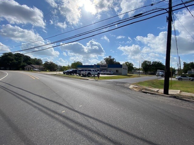 More Photos Of 1501 Dupont, Orange Warehouse For Lease