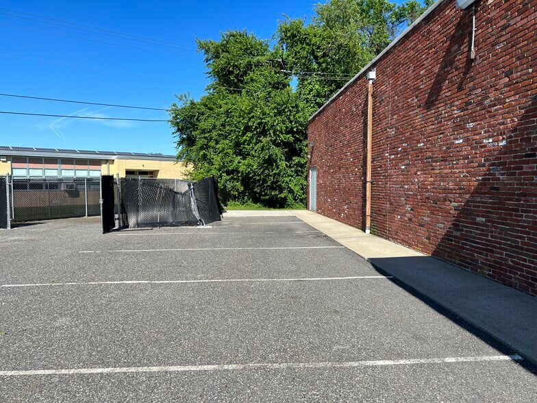 More Photos Of 162 S Broadway, Pennsville Freestanding For Lease