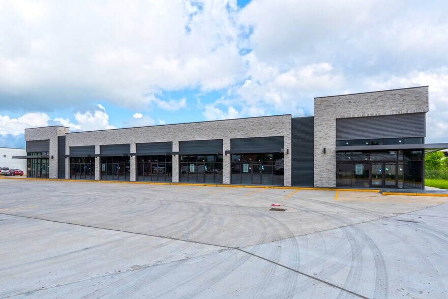 More Photos Of 7241 Lawndale St, Houston Storefront For Lease