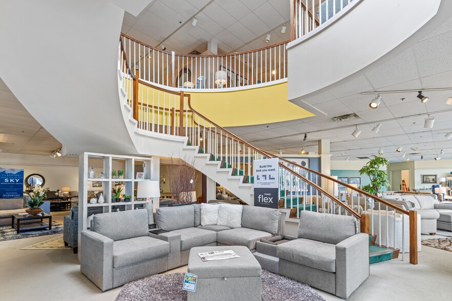 More Photos Of 130 Western Ave, South Portland Freestanding For Sale