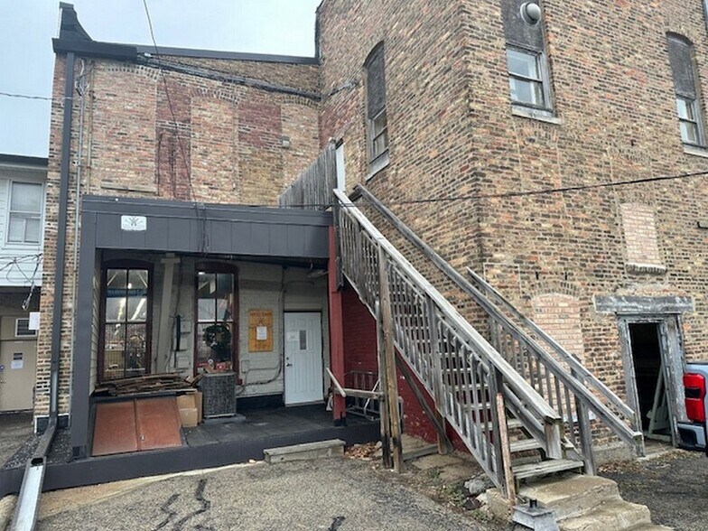 More Photos Of 117 N Main St, Crystal Lake General Retail For Sale