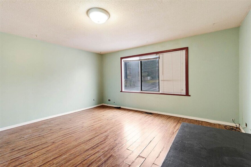 More Photos Of 1985 Pitt River Rd, Port Coquitlam General Retail For Sale