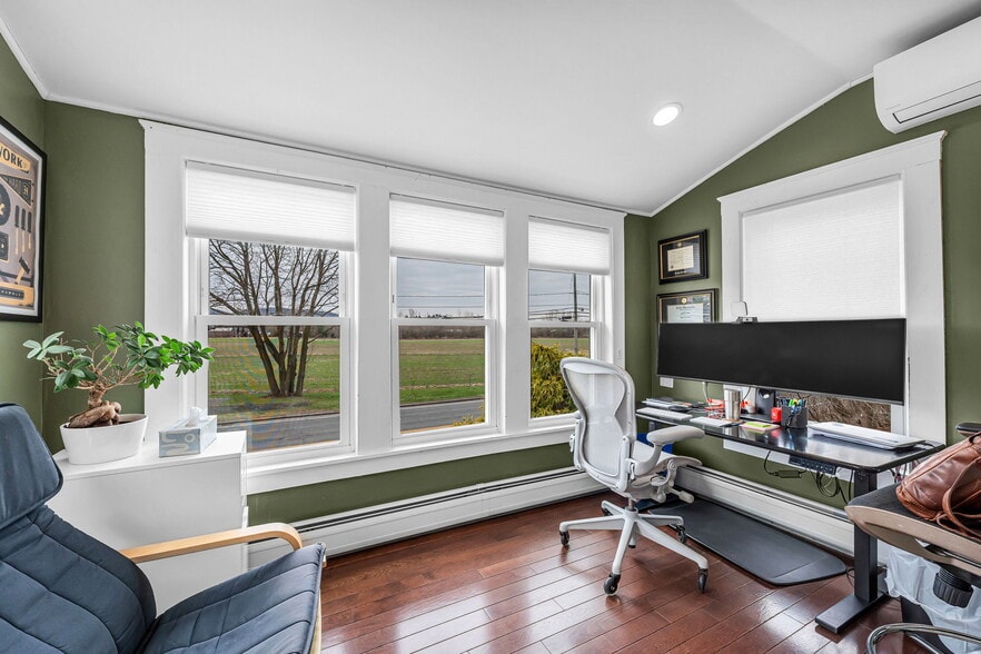 More Photos Of 84 Russell St, Hadley Loft Creative Space For Sale