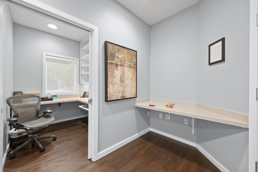 More Photos Of 5718 Balcones Dr, Austin Medical For Sale