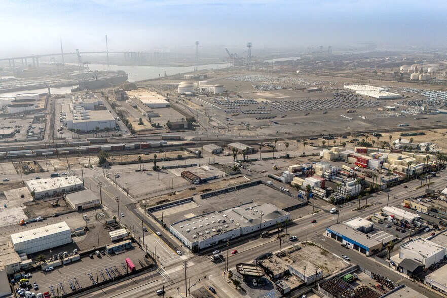 More Photos Of 1700 W Anaheim St, Long Beach Manufacturing For Lease