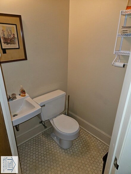 More Photos Of 2611 Riverside Dr, Bassett Office For Sale