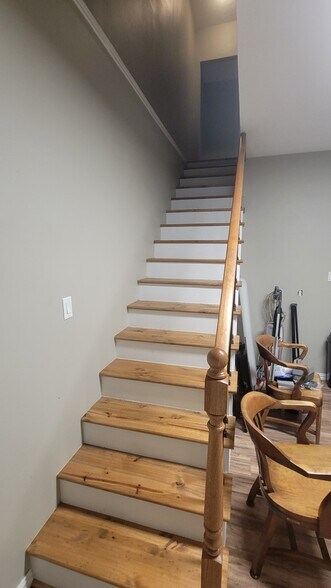 More Photos Of 801 Morton St, Richmond Office For Sale