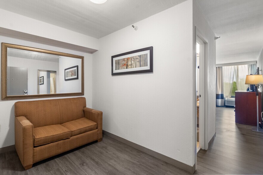 More Photos Of 7675 W Irlo Bronson Memorial Hwy, Kissimmee Hotel For Sale