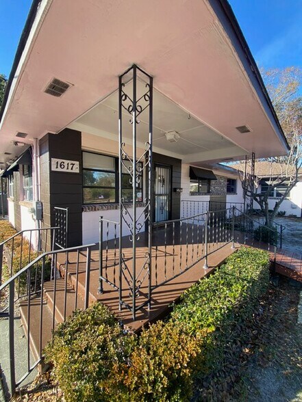 More Photos Of 1617 Ashley River Rd, Charleston Freestanding For Lease