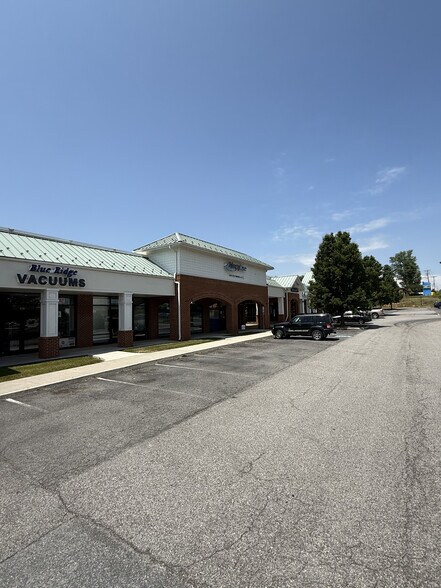 More Photos Of 420-452 Peppers Ferry Rd NW, Christiansburg Unknown For Lease