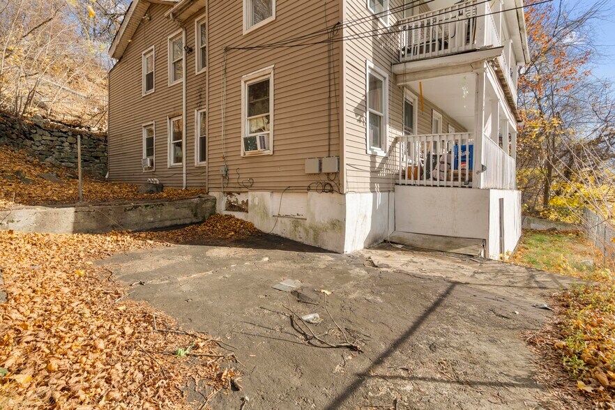 More Photos Of 156 Orange St, Waterbury Apartments For Sale