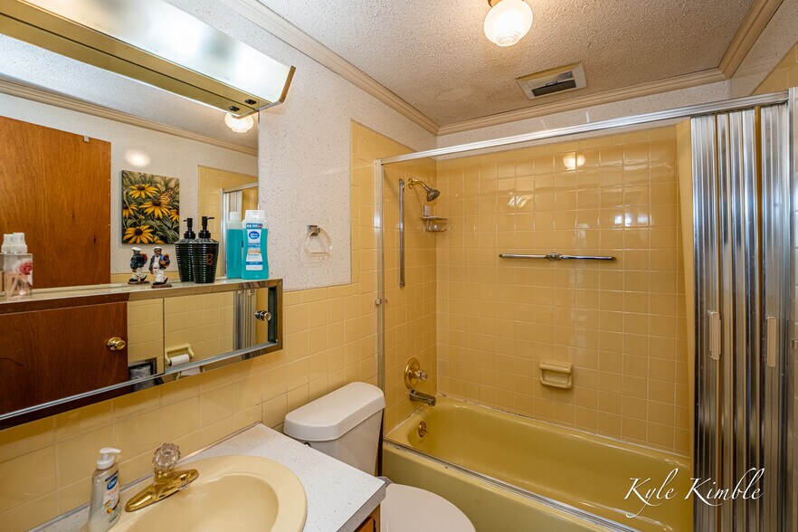 More Photos Of 104 W Houghton Lake Dr, Prudenville Hotel For Sale