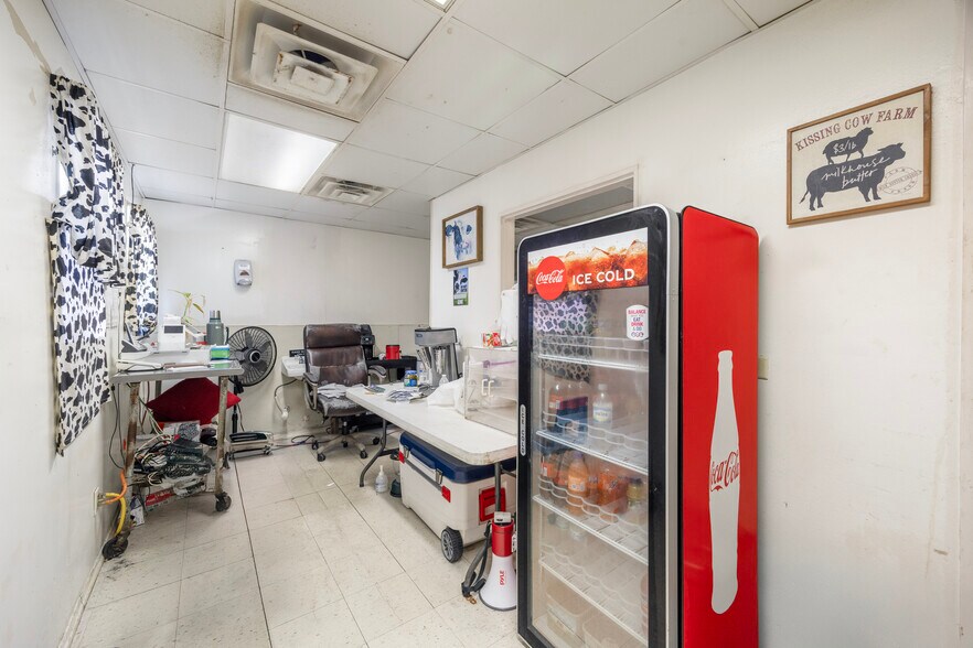 More Photos Of 9202 Ashville Dr, Houston Shelter For Sale