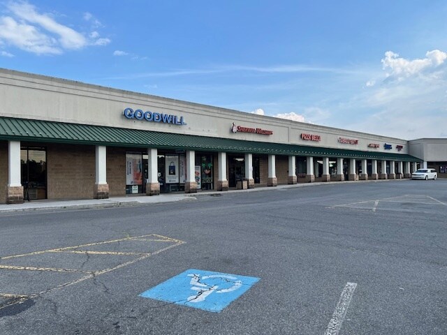 More Photos Of 1029 S Main St, Woodstock Unknown For Lease