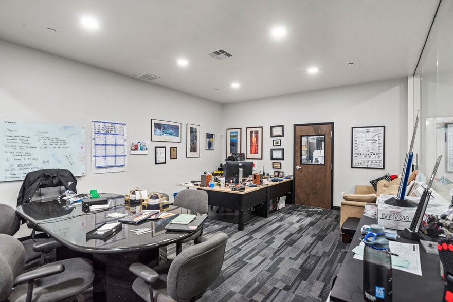 More Photos Of 894 Faulstich Ct, San Jose Warehouse For Sale