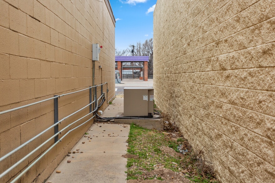 More Photos Of 101 E Commercial St, Miami General Retail For Sale