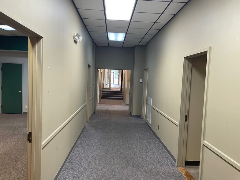 More Photos Of 312 Madison St, Clarksville Office For Sale