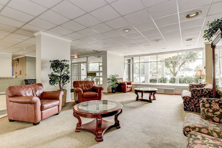 More Photos Of 5055 Seminary Rd, Alexandria Apartments For Lease