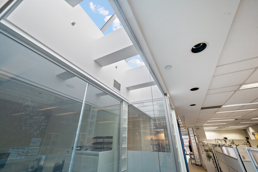 More Photos Of 5275-5285 Ch Queen-Mary, Montréal Office For Sale