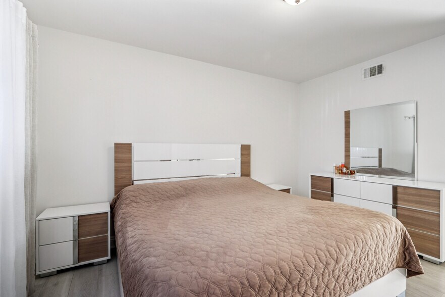 More Photos Of 16428 Halsted St, North Hills Multifamily For Sale