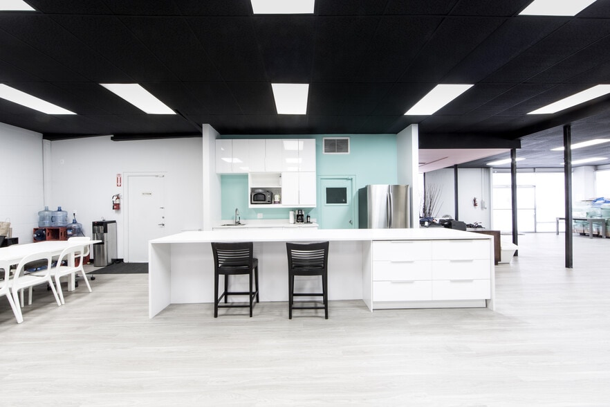 More Photos Of 401-405 W Foothill Blvd, Monrovia Freestanding For Lease