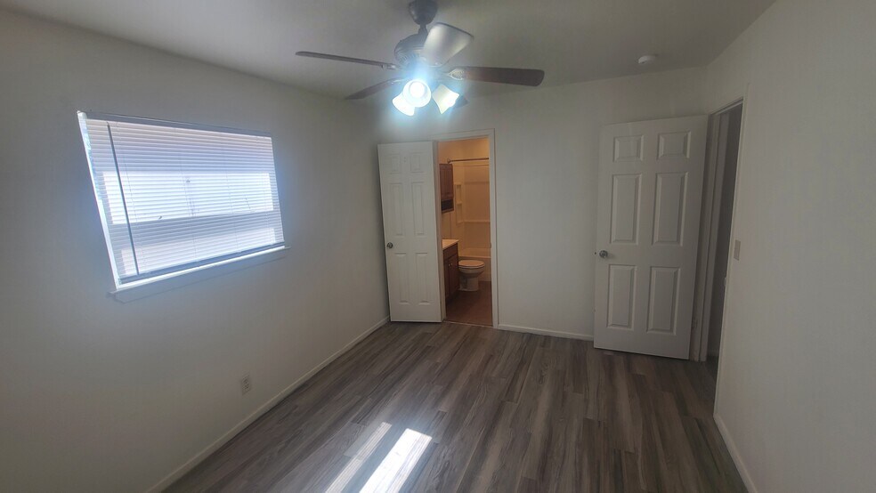 More Photos Of 711 S Austin Ave, Tulia Apartments For Sale