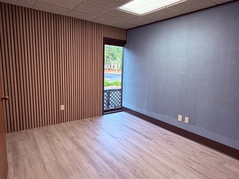 More Photos Of 3721 W Market St, Greensboro Office For Lease