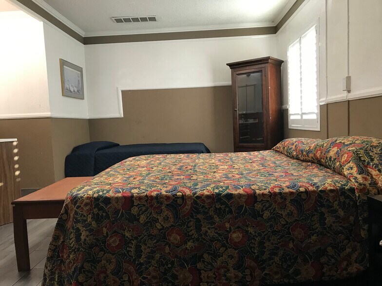 More Photos Of 821 Golden State Ave, Bakersfield Hotel For Sale