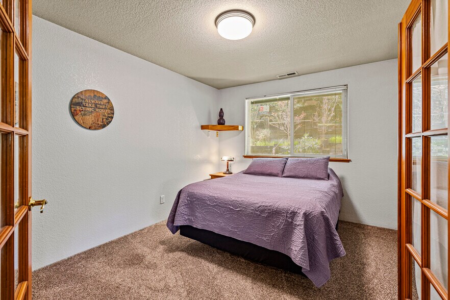 More Photos Of 11744 Galice Rd, Merlin Hotel For Sale