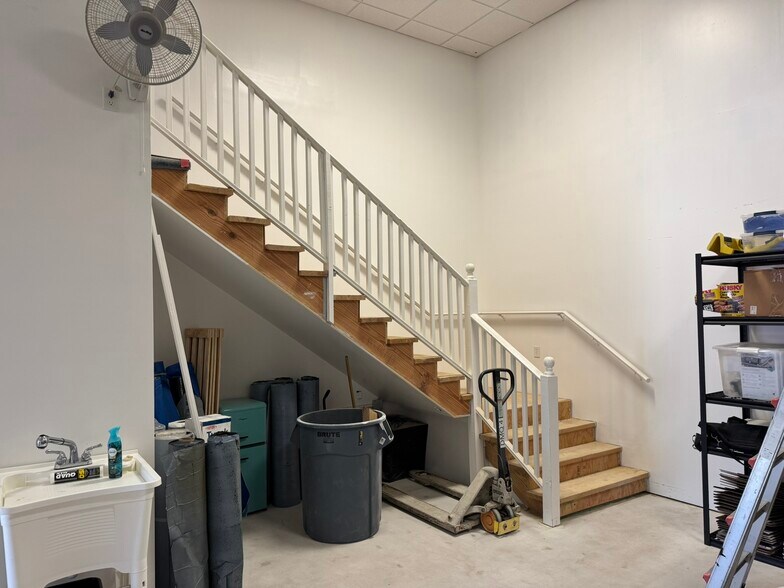 More Photos Of 2323 N State St, Bunnell Flex For Sale