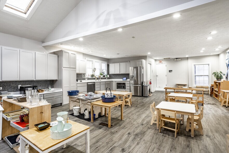 More Photos Of 7507 Michigan Rd, Indianapolis Daycare Center For Sale