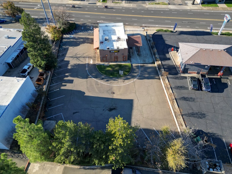 More Photos Of 2741 McMurray Dr, Anderson Restaurant For Sale