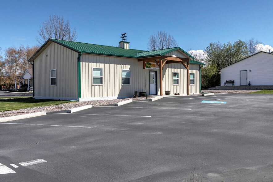 More Photos Of 115 Valley View St, Stevensville Restaurant For Sale