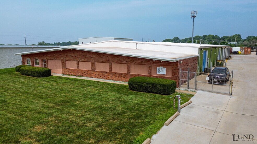 Primary Photo Of 4904-4910 F St, Omaha Warehouse For Lease