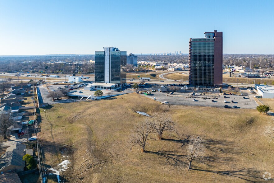 More Photos Of 5800 E Skelly Dr, Tulsa Office For Lease