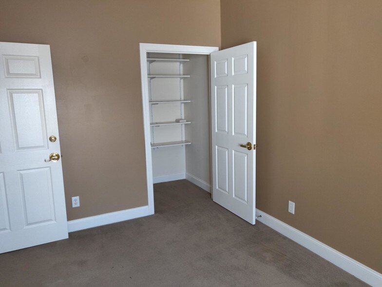 More Photos Of 106 Colony Park Dr, Cumming Office Residential For Lease
