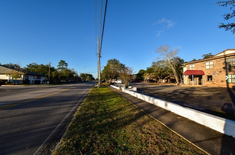 More Photos Of 911 Mar Walt Dr, Fort Walton Beach Office For Lease