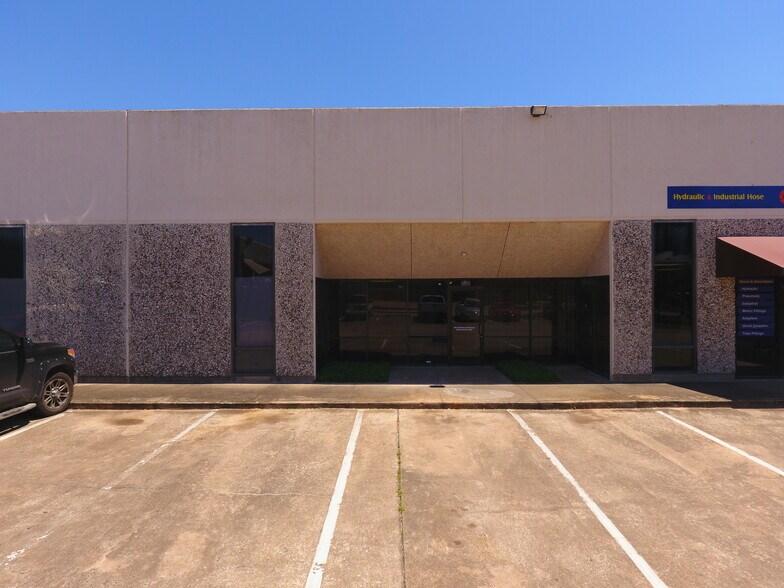More Photos Of 6205 Brookhill Dr, Houston Warehouse For Lease