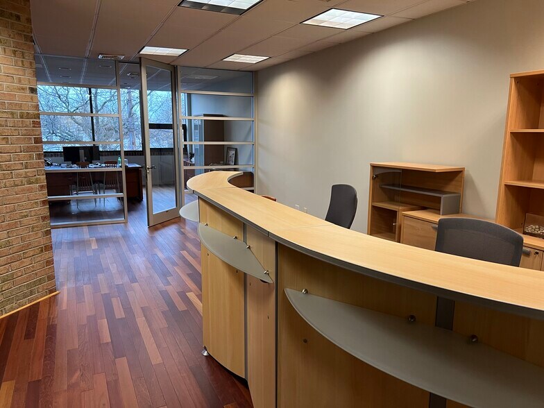 More Photos Of 10 Maple St, Port Washington Office For Lease
