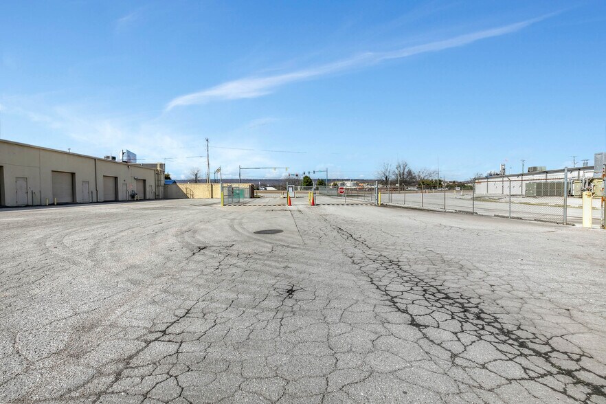 More Photos Of 3720 Amnicola Hwy, Chattanooga Unknown For Lease