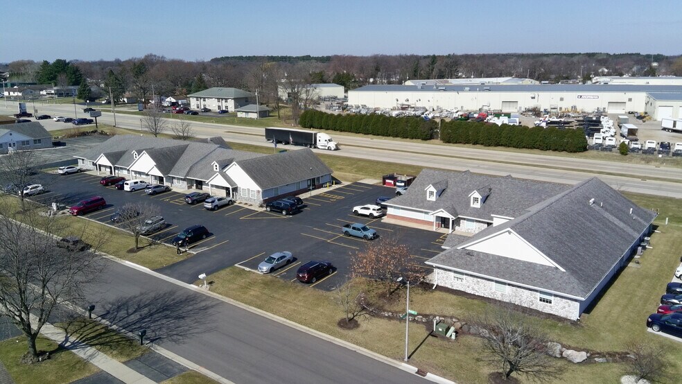 More Photos Of 4517 Woodgate Dr, Janesville Office For Lease